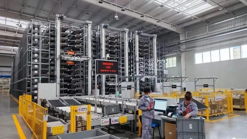 其次，对车辆进行实地检查，重点关注以下几个方面：